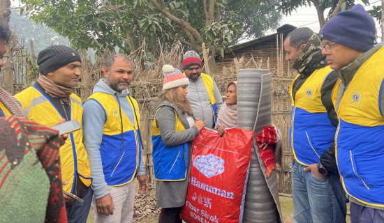 शीतलहरबाट जोगिन न्यानो कपडा वितरण