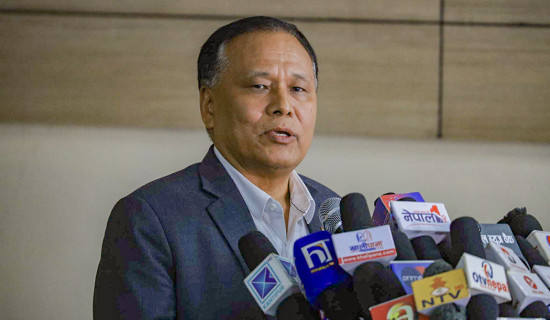 कुलमानलाई अध्यक्ष बनाएपछि पत्रकार सम्मेलन गर्दै उज्यालो नेपाल पार्टी