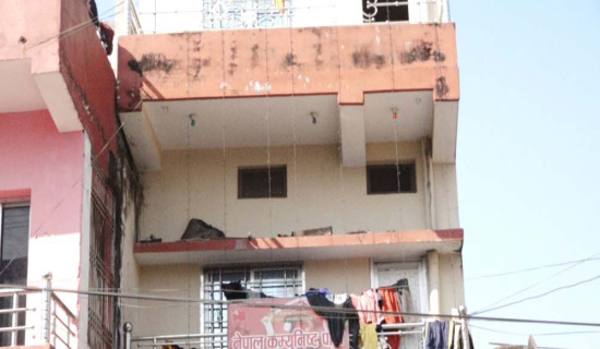 बैङ्कले लिलाम गरेको घर पार्टीको कब्जामा