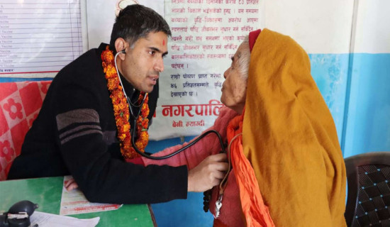 ज्येष्ठ नागरिक आश्रममा स्त्रीरोग शिविर