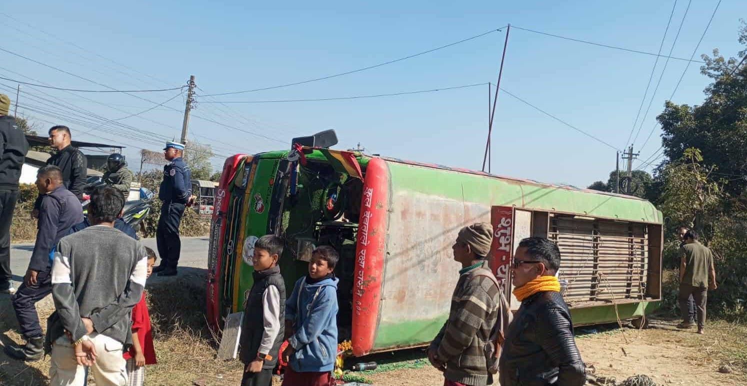 दाङमा बस दुर्घटना, ८ जना घाइते