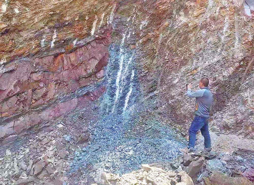 खानीको धन्सारमा गरिबीको खात