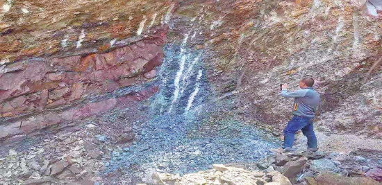 खानीको धन्सारमा गरिबीको खात