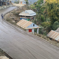 विद्यार्थी खाजामा पाँच रुपियाँ अनुदान