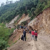 छोमाछो ताल र निलगिरि हिमाल