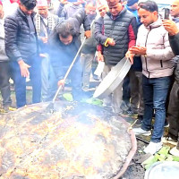 हे भगवान् ! पेट्रोल निक्लियोस्, ज्वाला ननिभोस्