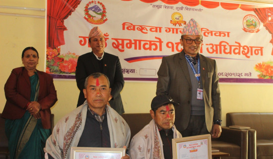 उत्कृष्ट कृषकलाई नगदसहित सम्मान