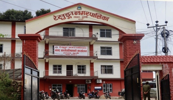 प्रशिक्षार्थी खेलाडीलाई फुटबल ड्रेस