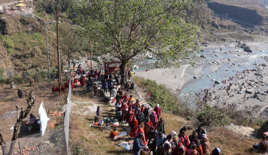 पोखराको ढुङ्गेसाँघुमा माघेसङ्क्रान्ति मेला