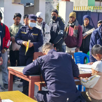 दलित परिवारलाई चिसोबाट जोगाउन न्यानो कपडा