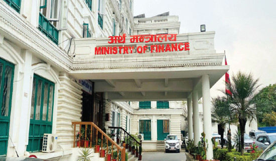 शिथिलताबिच पनि आम्दानी र खर्चमा सुधार