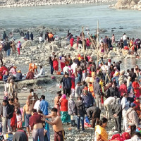 स्ट्रिट लाइटले राजमार्गका सडक झिलिमिली