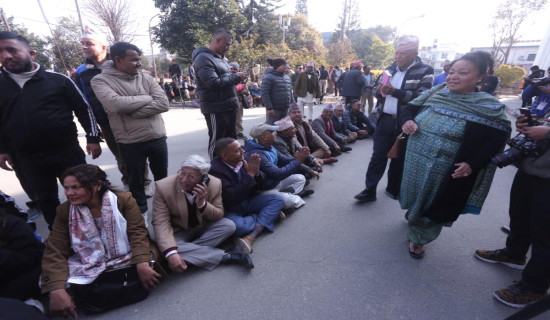 निर्वाचन आयोगमा कांग्रेस गगन समूहको धर्ना