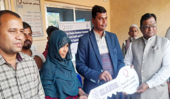 विपन्न मुस्लिम महिलालाई सुविधा सम्पन्न घर हस्तान्तरण