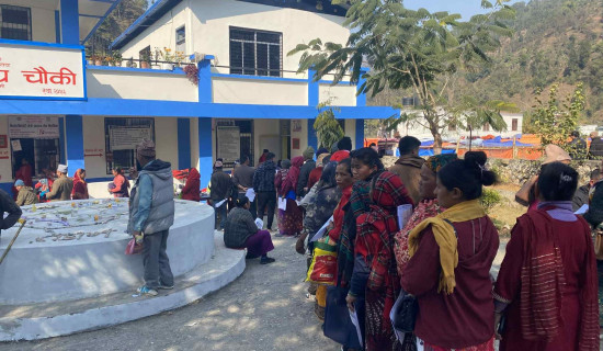 कुर्घा शिविरमा ९०६ ले लिए स्वास्थ्य सेवा