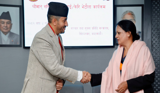 देश बनाउन कर्मचारीको भूमिका महत्वपूर्ण : मन्त्री खरेल