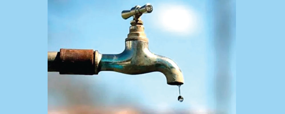 खानेपानी सुक्दै, लगानी घट्दै