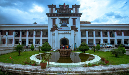 गाउँमै बस्न रमाउछन् भुर्तुङका वृद्ध र युवा