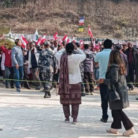 बझाङमा पुनः परीक्षा दिँदै एमाले नेता महर