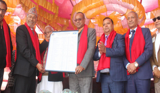 आँखा उपचार केन्द्रलाई दुई करोड बढीको उपकरण हस्तान्तरण