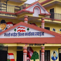 सरकारी जग्गा अतिक्रमण गरी बनाइएका भवनमा चल्यो डोजर