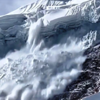 एक लाखको सुनको तक्मा दिएर शिक्षकको बिदाइ