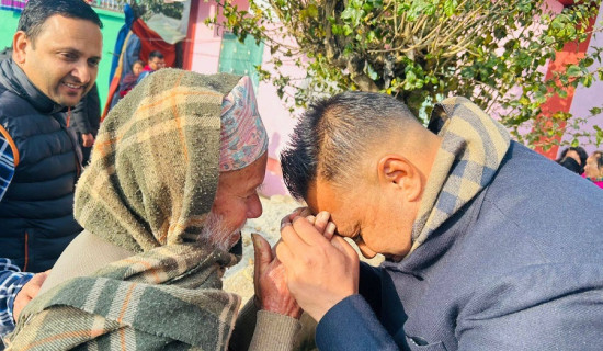 स्याङ्जामा उम्मेदवारहरूको घरदैलो अभियान सुरु