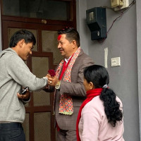 एक मतदान केन्द्र नौ कर्मचारी