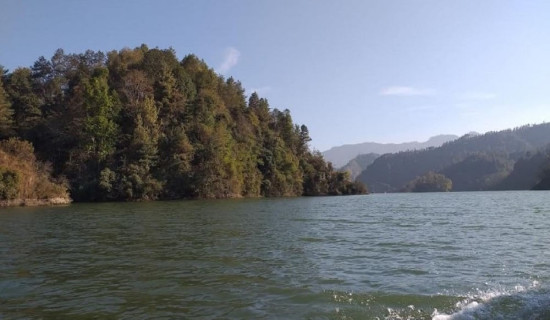 इन्द्रसरोवर तालमा खस्यो पानी बोक्ने गाडी