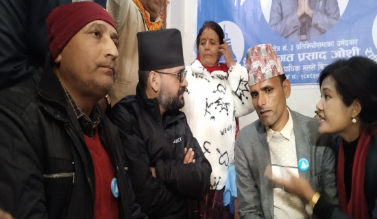 चुनावी अभियानमा कैलाली पुगेका बालेन्द्र शाह भेटघाटमा व्यस्त