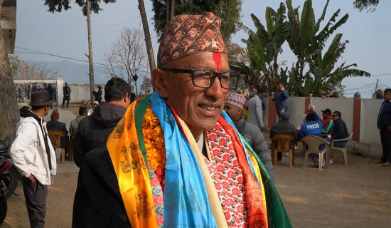 एक दशकपछि नेकपाका मतदाता आफ्नै चिन्हमा मतदान गर्दै