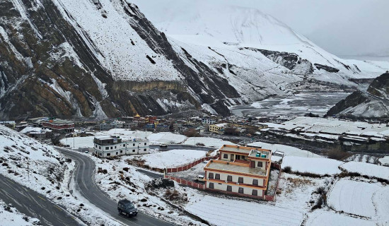 मुस्ताङको कागबेनीमा हिमपात