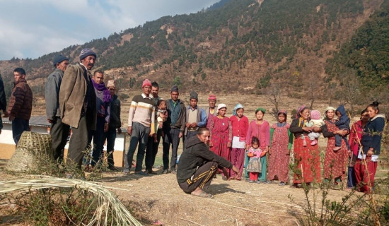 लालपुर्जा दिनेलाई भोट