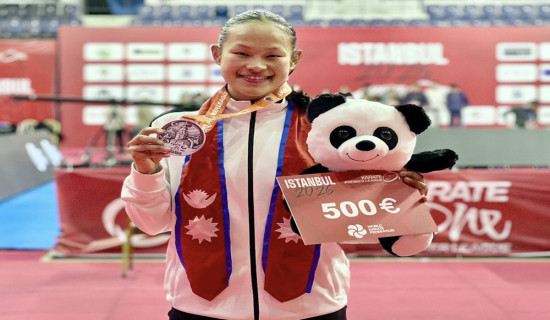 निर्वाचन प्रहरीमा भर्ना हुन फारम बुझाउनेको भिड