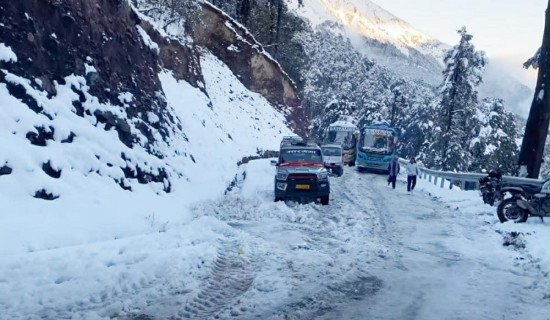 हिमपातले अवरुद्ध लोकमार्ग सञ्चालनमा