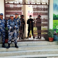 नयाँ र पुरानो दलबिच प्रतिस्पर्धा