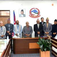 काँग्रेस र उन्मुक्तिको विरोधका कारण आधा घण्टा बैठक स्थगित