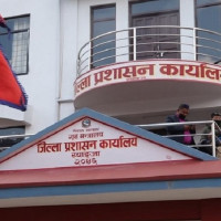 पृथ्वीराजमार्गको पहिरो : रातमा पनि एकतर्फी सवारी सञ्चालन