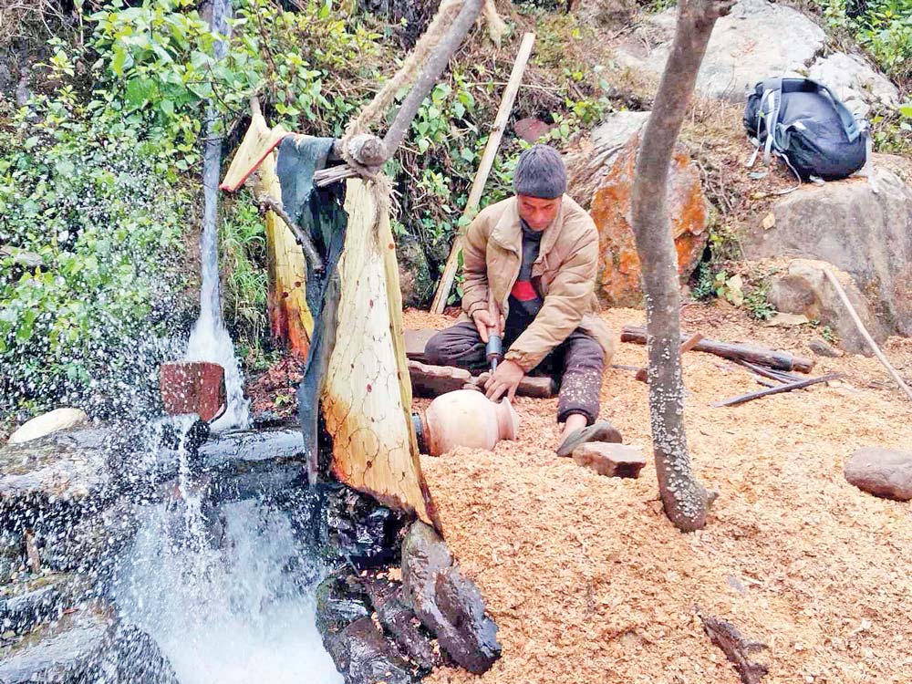 काठकला जोगाउँदै चुनारा