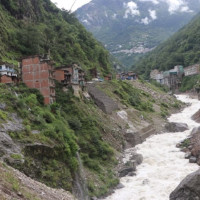 रौतहट–३ मा मतदातासँग प्रत्यक्ष भेटघाट गर्दै उम्मेदवार यादव