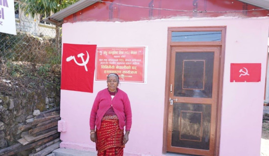 श्रम दानबाट एकल महिलालाई घर