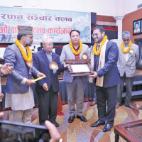 विषाक्त सिनो खाँदा गिद्ध मरे