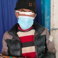 मतदाताका कुरा सुन्न घरदैलोमा अध्यक्ष ओली