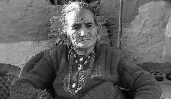 उम्मेदवार थापालाई मातृशोक