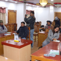 बस्तीबाट उद्धार गरिएको पोथी भालुलाई प्राकृतिक बासस्थानमा छोडियो