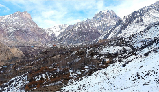 हिउँले सेताम्मे झारकोट गाउँ