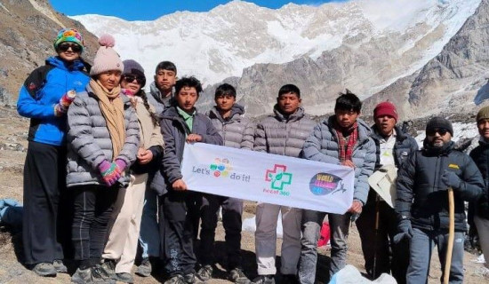 कञ्चनजङ्घा आधार शिविरको सरसफाइ