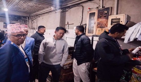 केक खाएका २५ जना बिरामी