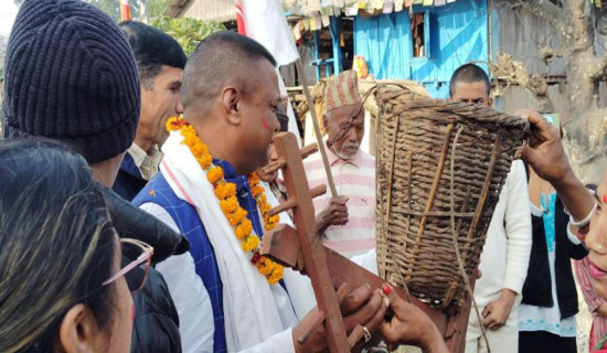 सडक बन्न नसकेको मतदाताको गुनासो