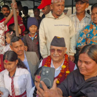 उम्मेदवार टुंगो लगाउन एमाले सचिवालय बैठक बस्दै